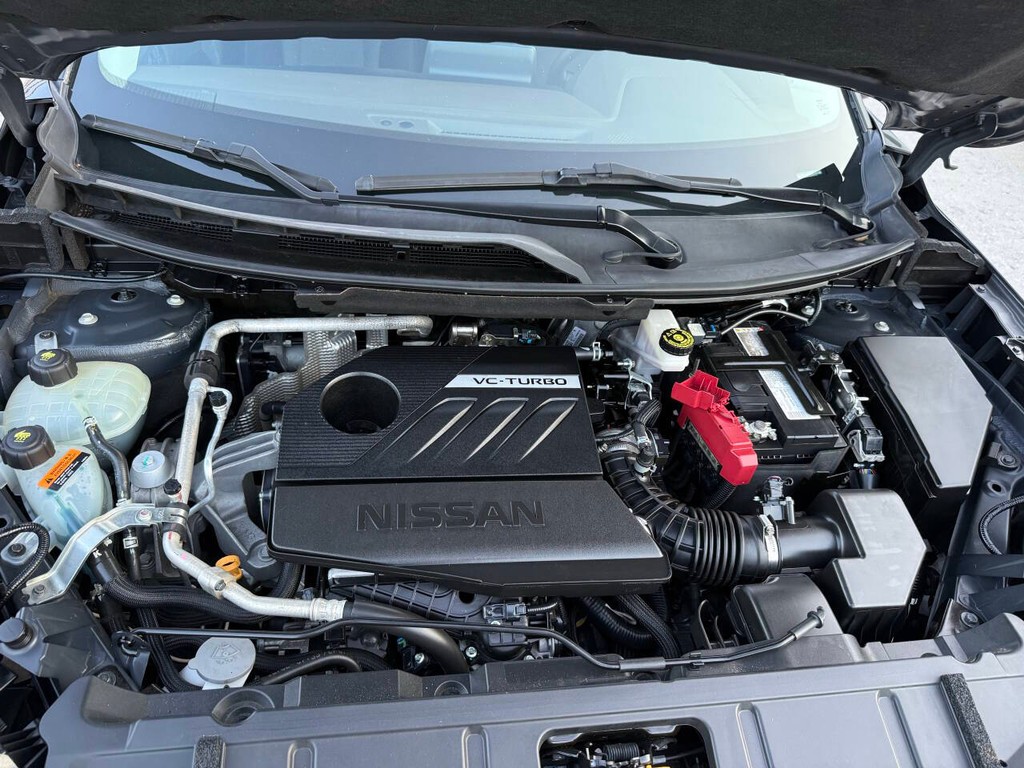 Nissan Rogue Vehicle Full-screen Gallery Image 33