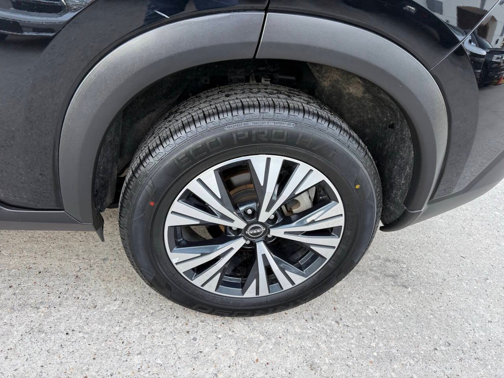 Nissan Rogue Vehicle Full-screen Gallery Image 34