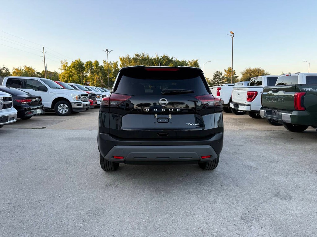 Nissan Rogue Vehicle Full-screen Gallery Image 36