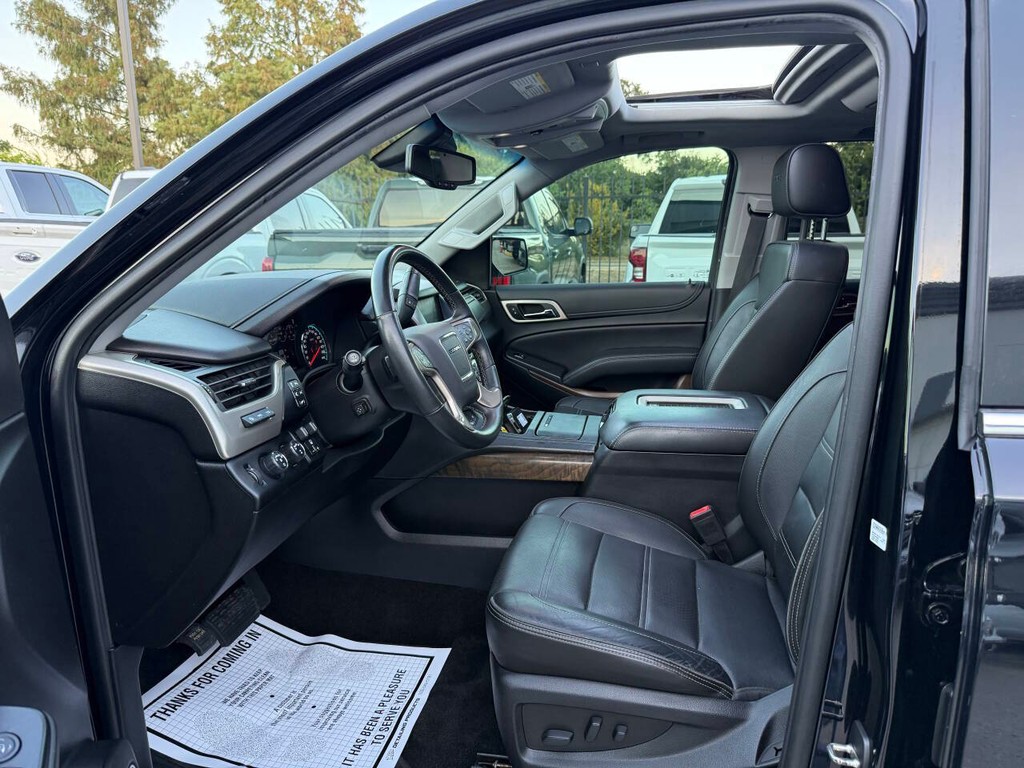 GMC Yukon XL Vehicle Full-screen Gallery Image 07
