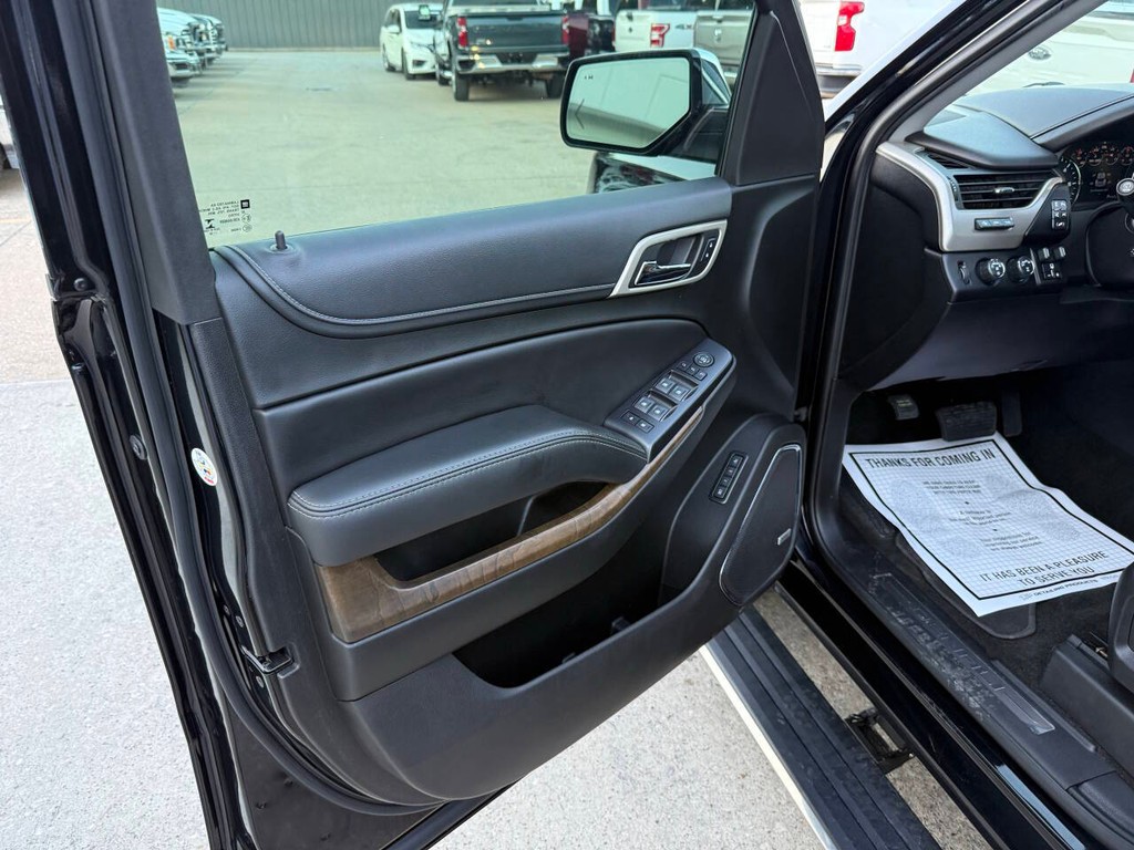 GMC Yukon XL Vehicle Full-screen Gallery Image 08