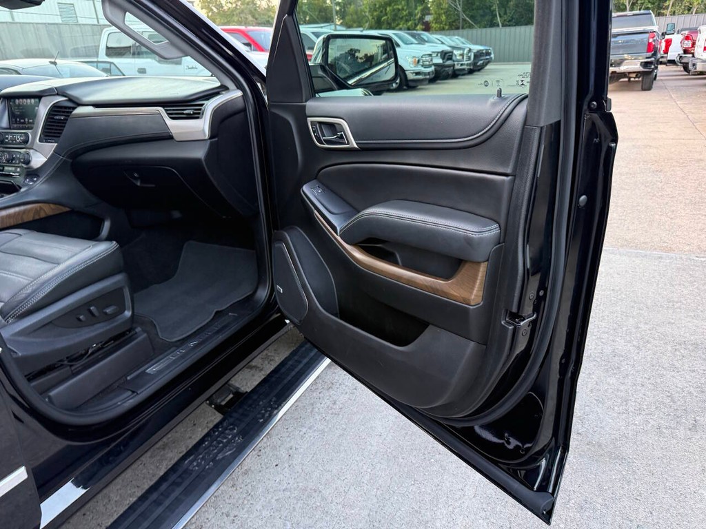 GMC Yukon XL Vehicle Full-screen Gallery Image 13
