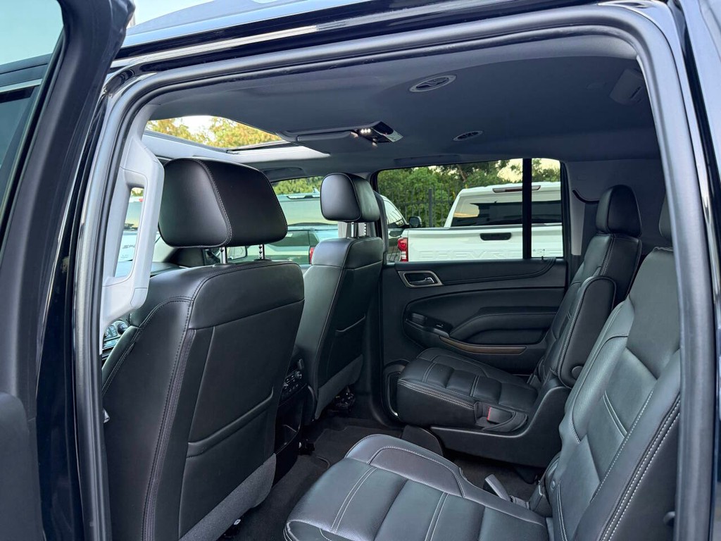 GMC Yukon XL Vehicle Full-screen Gallery Image 14