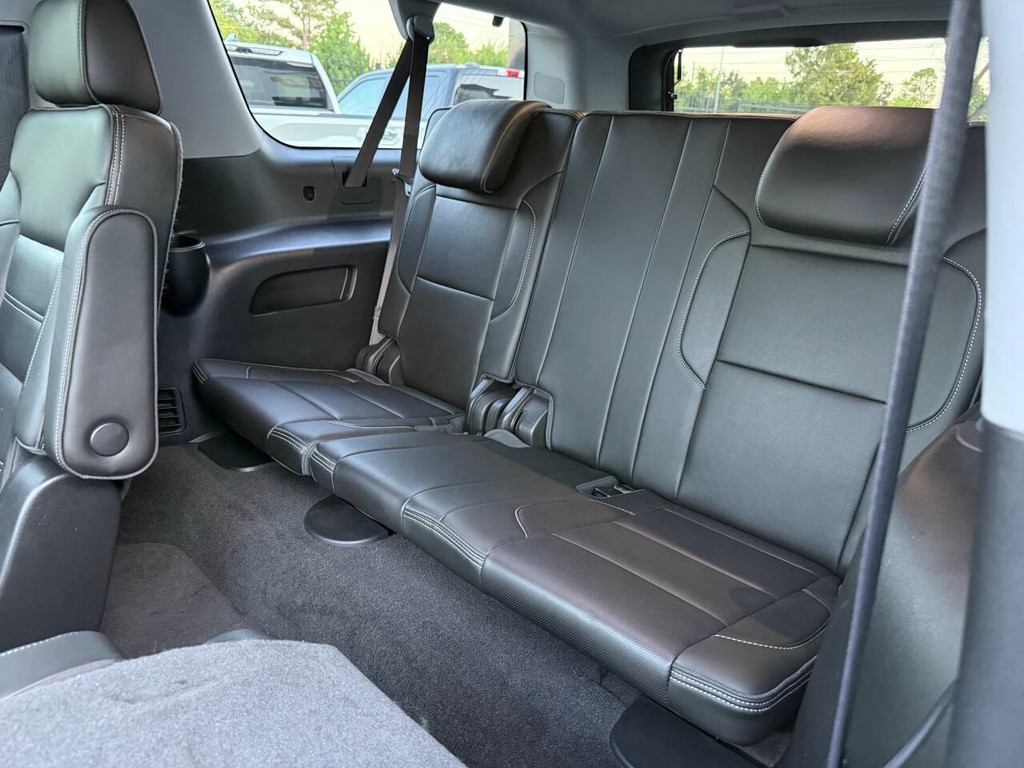 GMC Yukon XL Vehicle Full-screen Gallery Image 15