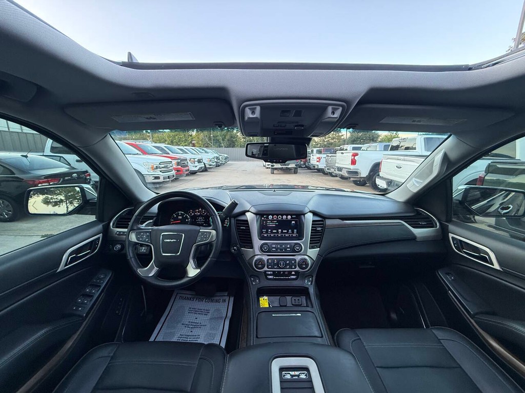 GMC Yukon XL Vehicle Full-screen Gallery Image 23