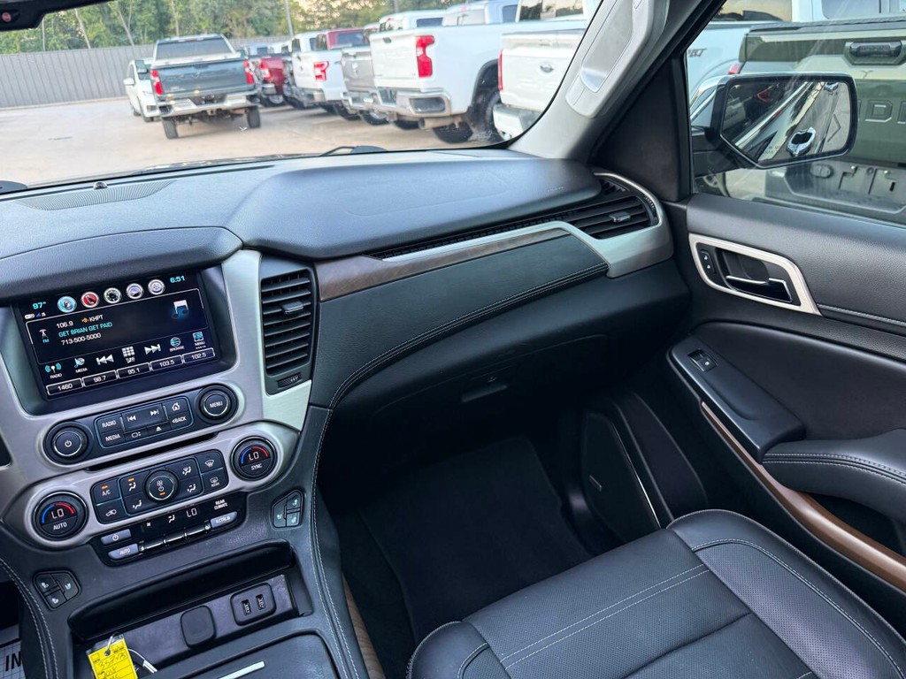 GMC Yukon XL Vehicle Full-screen Gallery Image 25