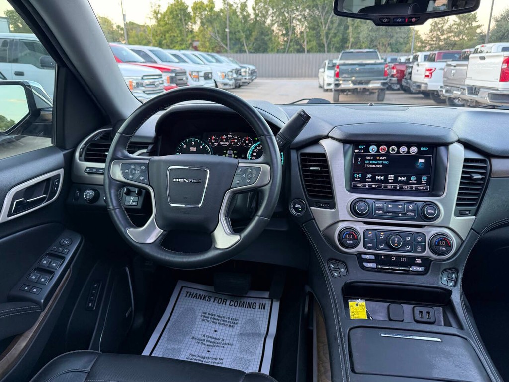 GMC Yukon XL Vehicle Full-screen Gallery Image 26
