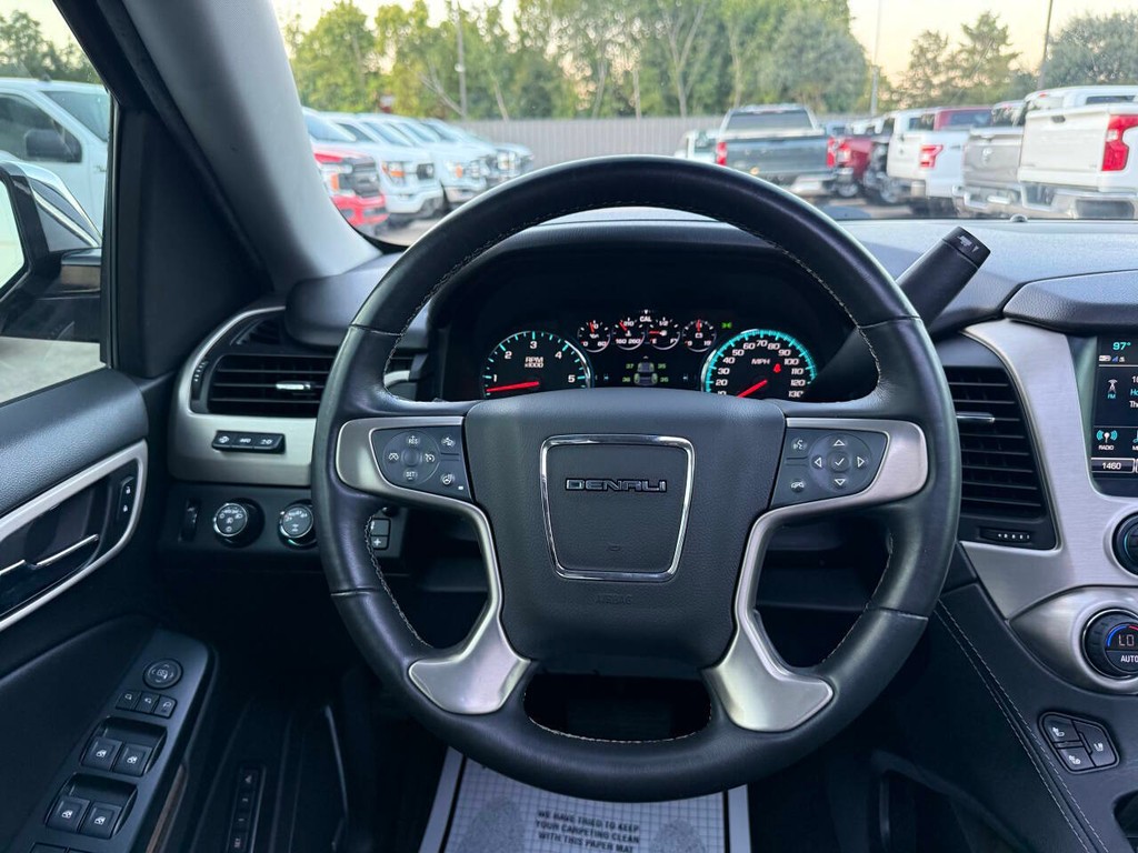 GMC Yukon XL Vehicle Full-screen Gallery Image 27
