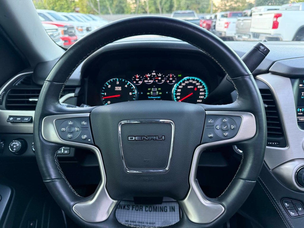 GMC Yukon XL Vehicle Full-screen Gallery Image 28