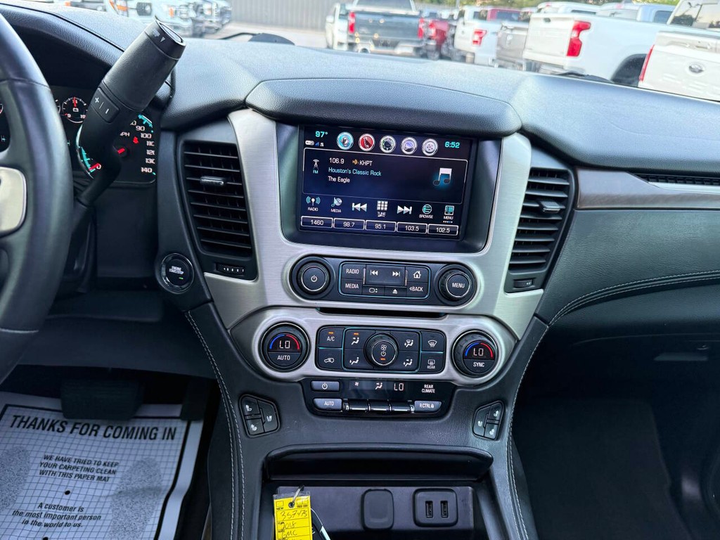GMC Yukon XL Vehicle Full-screen Gallery Image 29