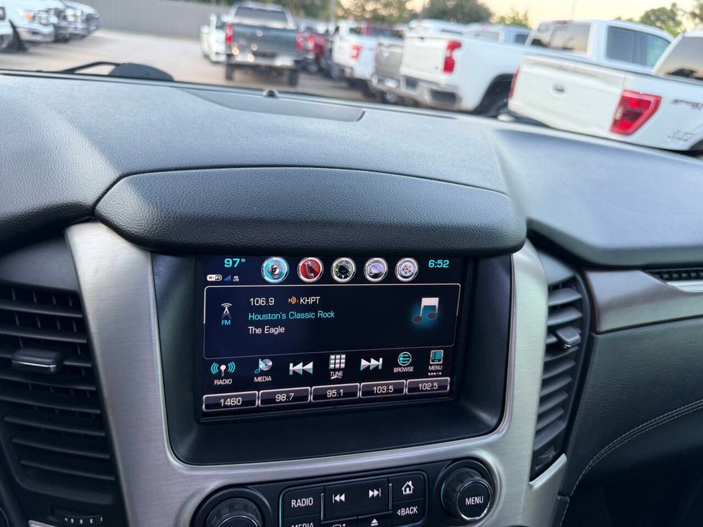 GMC Yukon XL Vehicle Full-screen Gallery Image 30