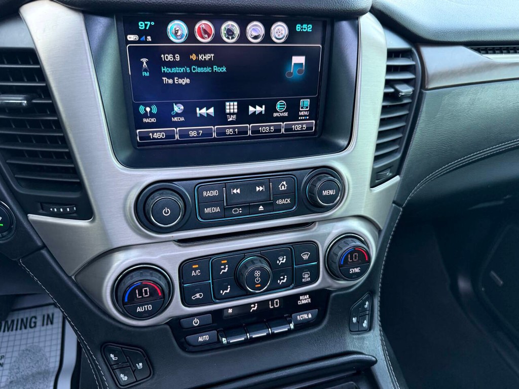 GMC Yukon XL Vehicle Full-screen Gallery Image 33