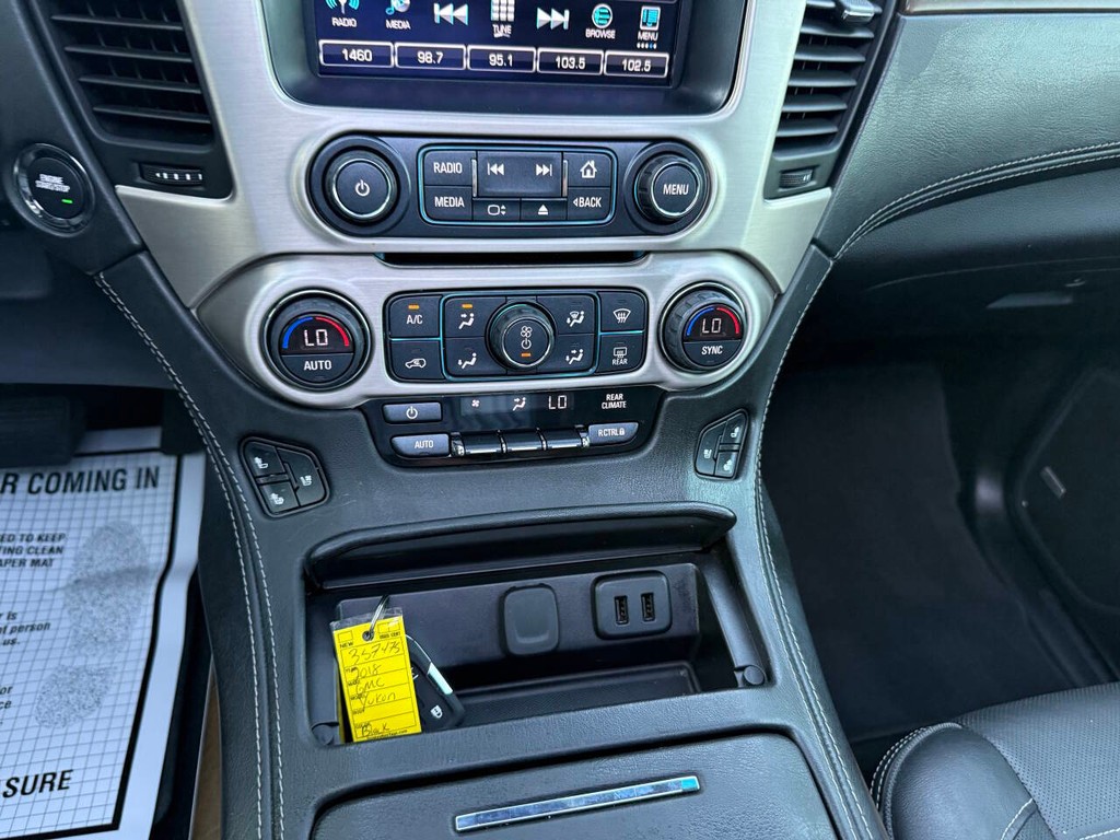 GMC Yukon XL Vehicle Full-screen Gallery Image 34
