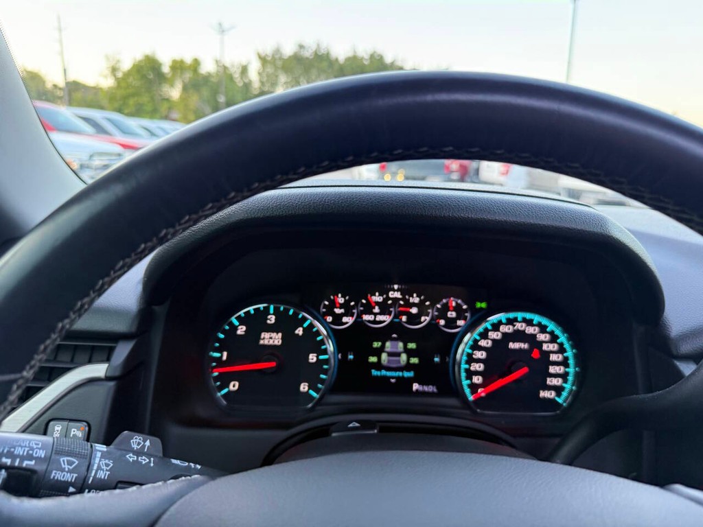 GMC Yukon XL Vehicle Full-screen Gallery Image 37