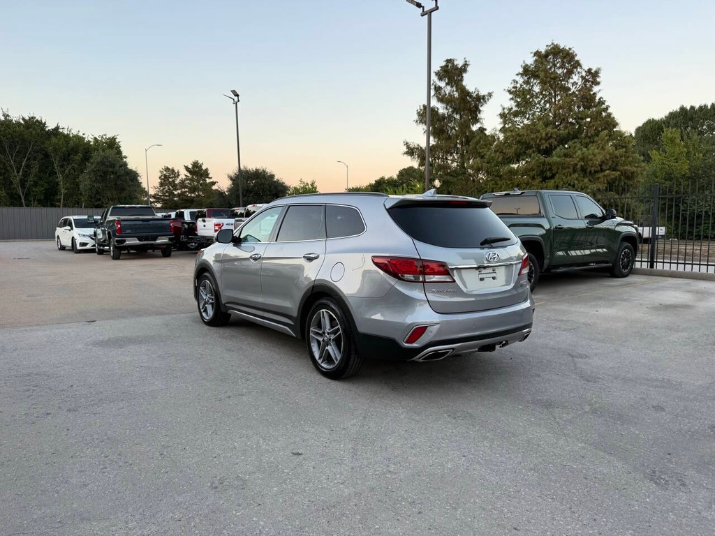 Hyundai Santa Fe Vehicle Full-screen Gallery Image 04