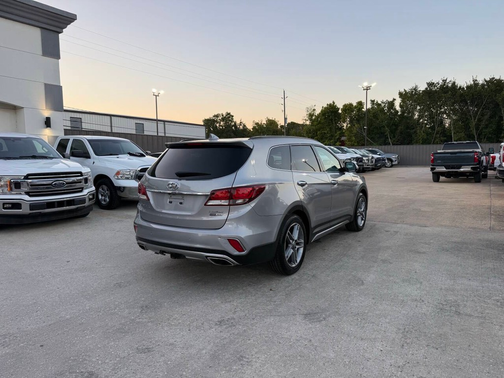 Hyundai Santa Fe Vehicle Full-screen Gallery Image 05
