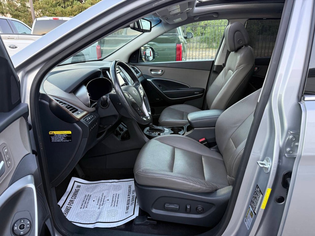 Hyundai Santa Fe Vehicle Full-screen Gallery Image 07