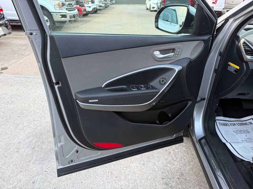 Hyundai Santa Fe Vehicle Full-screen Gallery Image 08