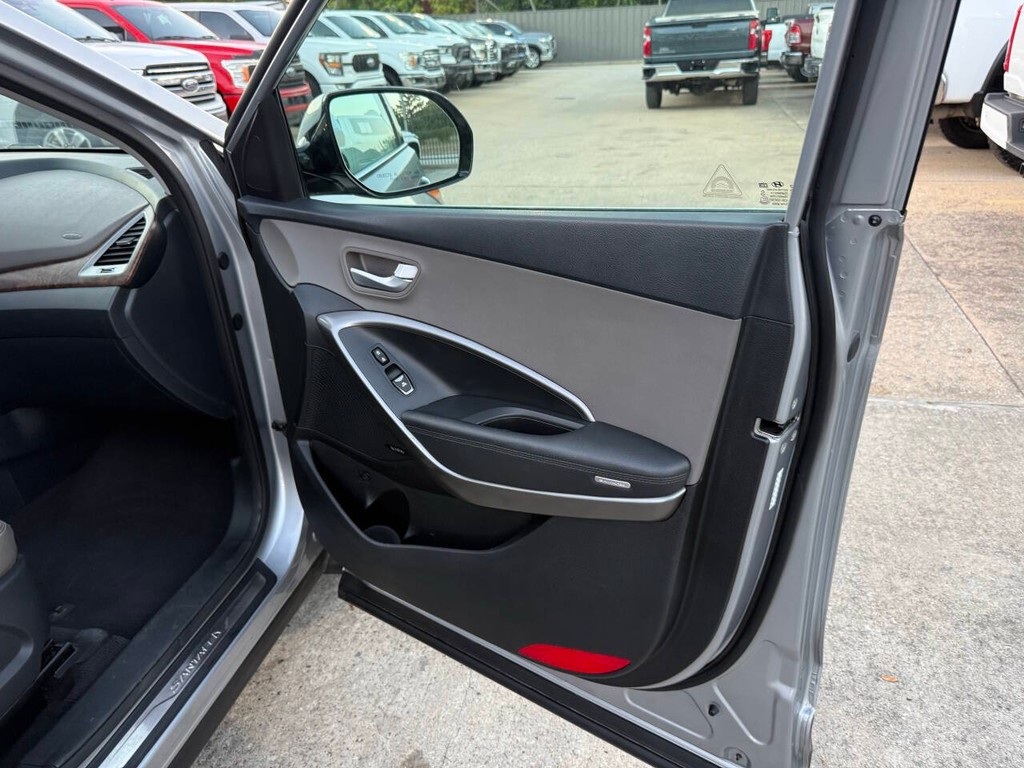 Hyundai Santa Fe Vehicle Full-screen Gallery Image 11