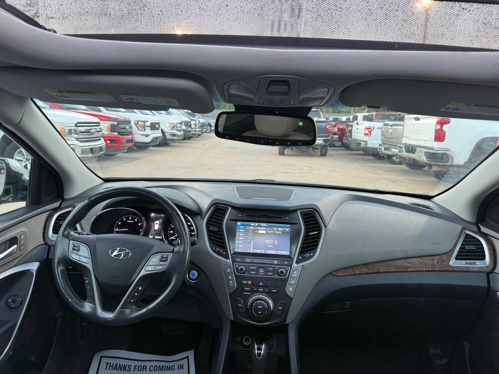 Hyundai Santa Fe Vehicle Full-screen Gallery Image 19