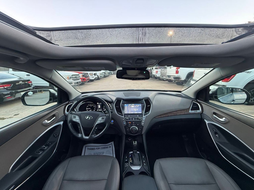 Hyundai Santa Fe Vehicle Full-screen Gallery Image 20