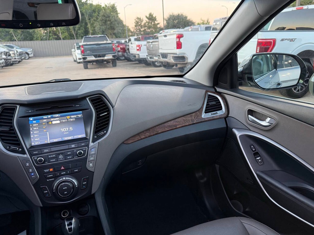 Hyundai Santa Fe Vehicle Full-screen Gallery Image 22