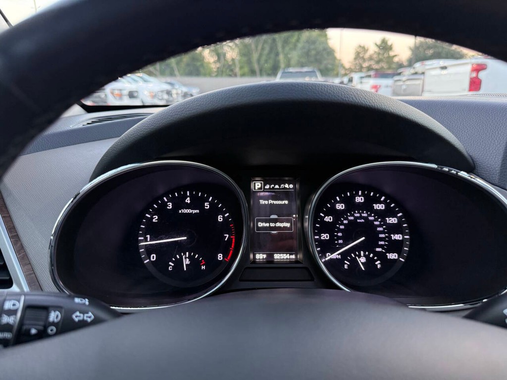 Hyundai Santa Fe Vehicle Full-screen Gallery Image 34