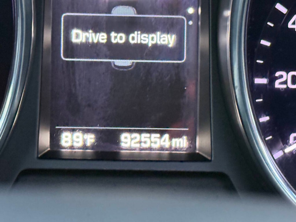 Hyundai Santa Fe Vehicle Full-screen Gallery Image 35