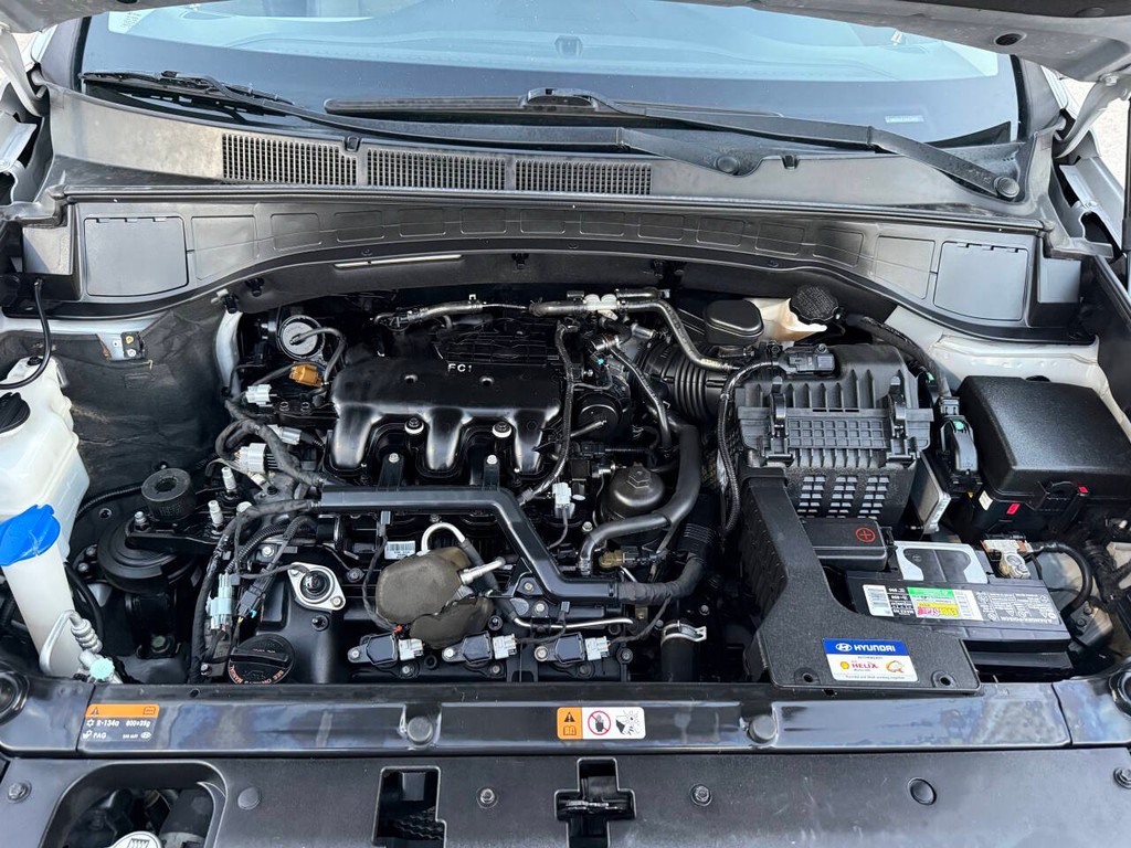 Hyundai Santa Fe Vehicle Full-screen Gallery Image 37