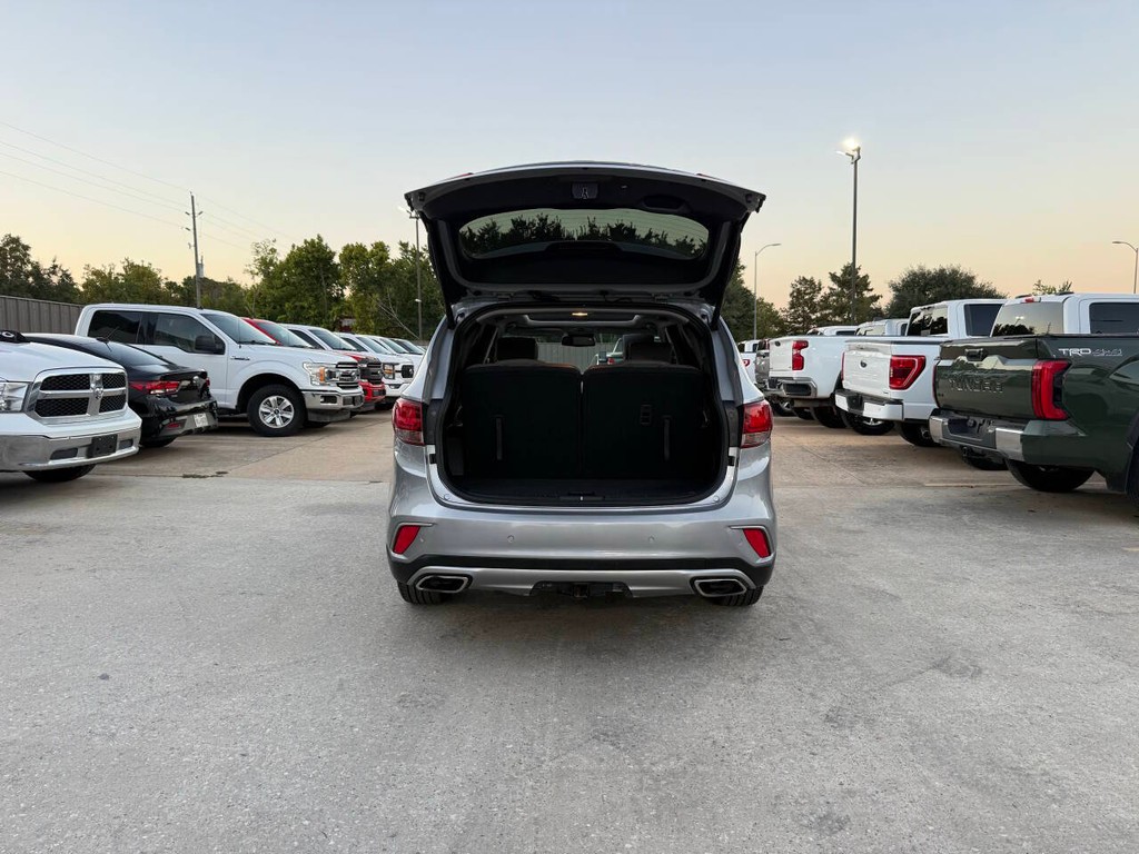 Hyundai Santa Fe Vehicle Full-screen Gallery Image 39
