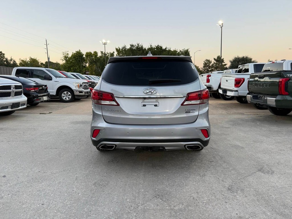 Hyundai Santa Fe Vehicle Full-screen Gallery Image 42