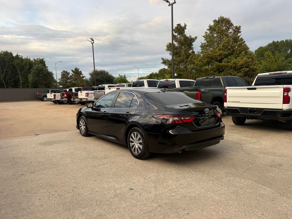Toyota Camry Vehicle Full-screen Gallery Image 04