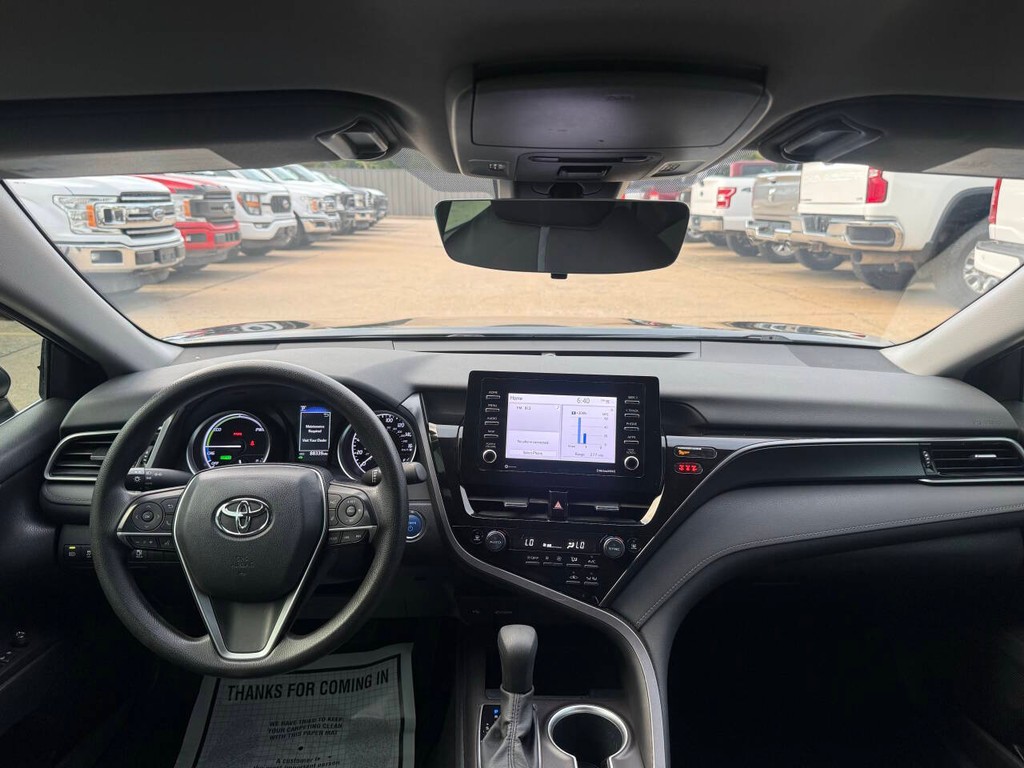 Toyota Camry Vehicle Full-screen Gallery Image 17