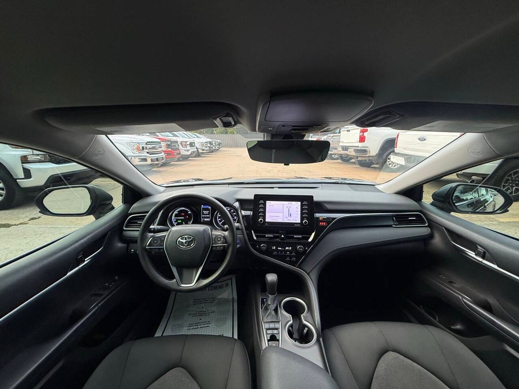 Toyota Camry Vehicle Full-screen Gallery Image 18