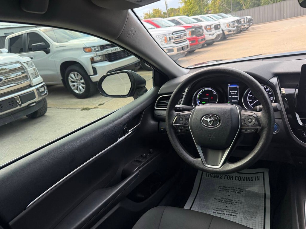 Toyota Camry Vehicle Full-screen Gallery Image 19