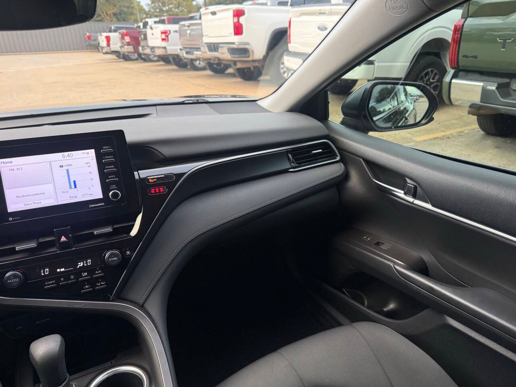 Toyota Camry Vehicle Full-screen Gallery Image 20