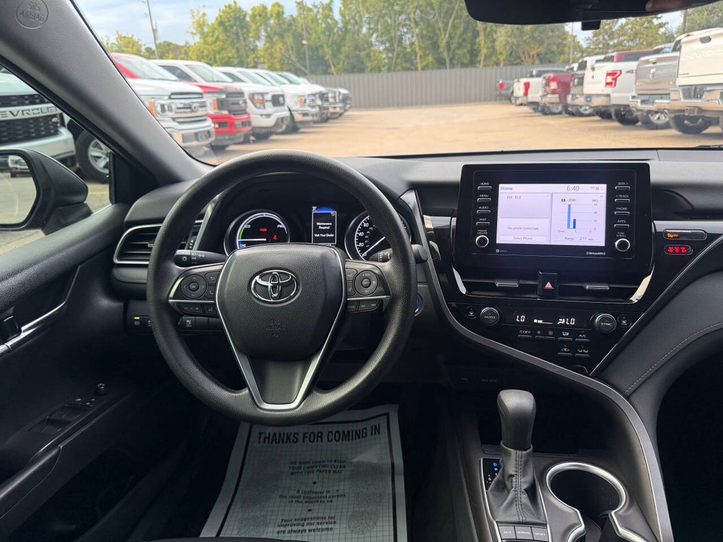 Toyota Camry Vehicle Full-screen Gallery Image 21