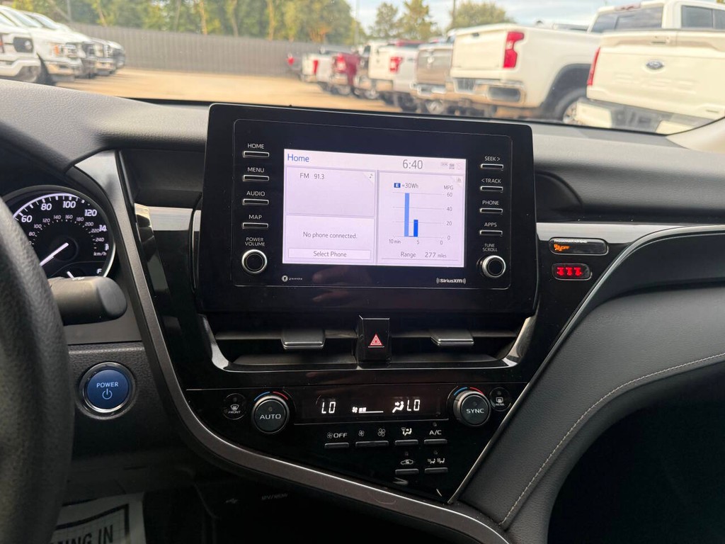 Toyota Camry Vehicle Full-screen Gallery Image 24