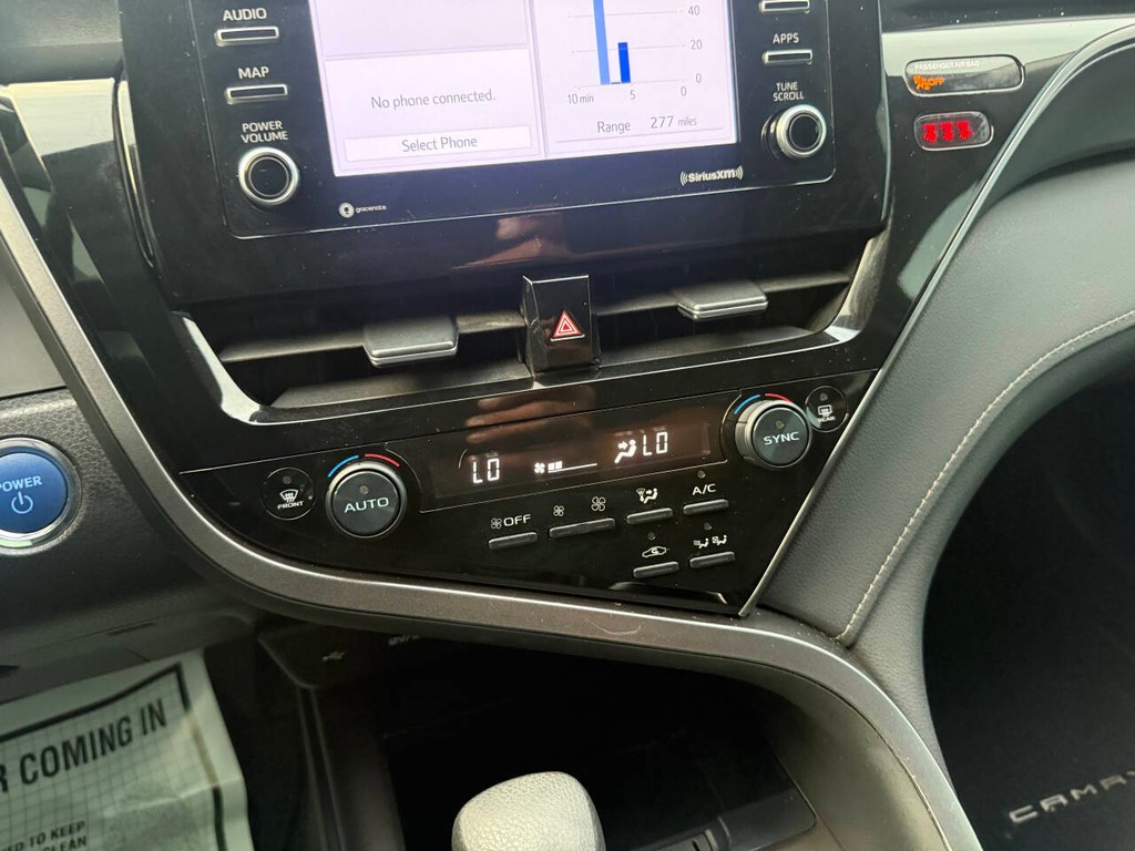 Toyota Camry Vehicle Full-screen Gallery Image 26