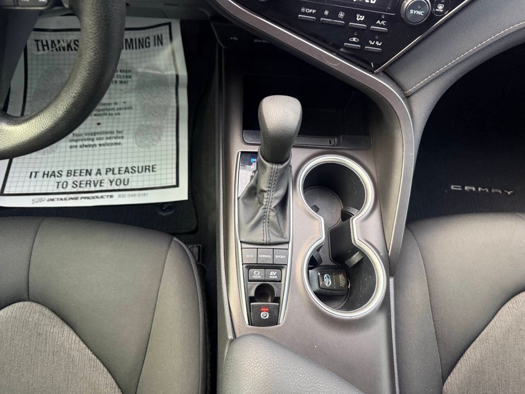 Toyota Camry Vehicle Full-screen Gallery Image 28