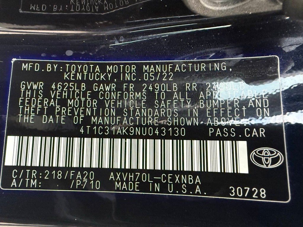 Toyota Camry Vehicle Full-screen Gallery Image 32