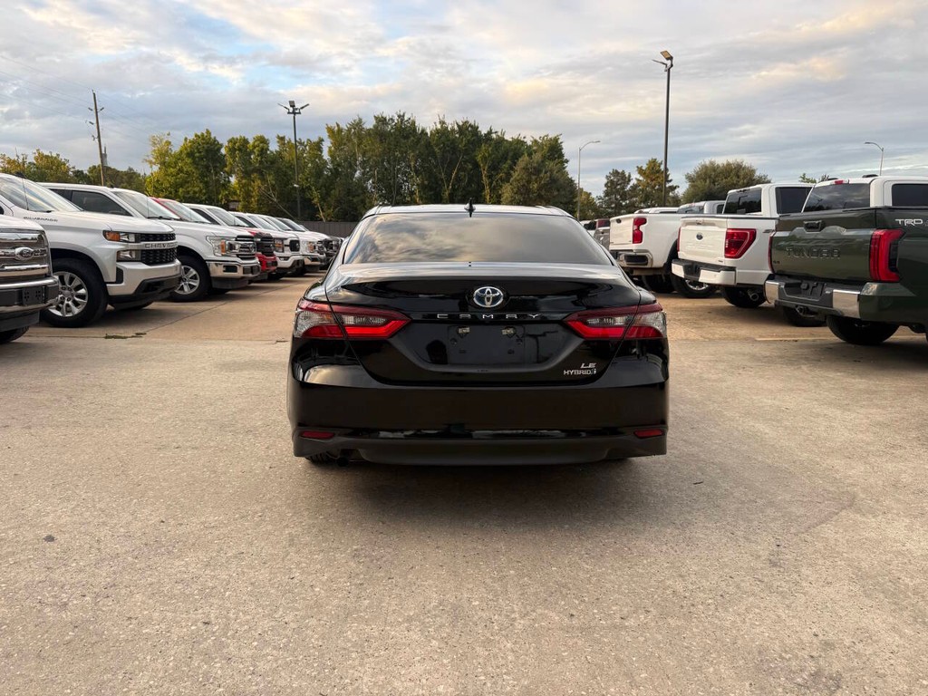Toyota Camry Vehicle Full-screen Gallery Image 36