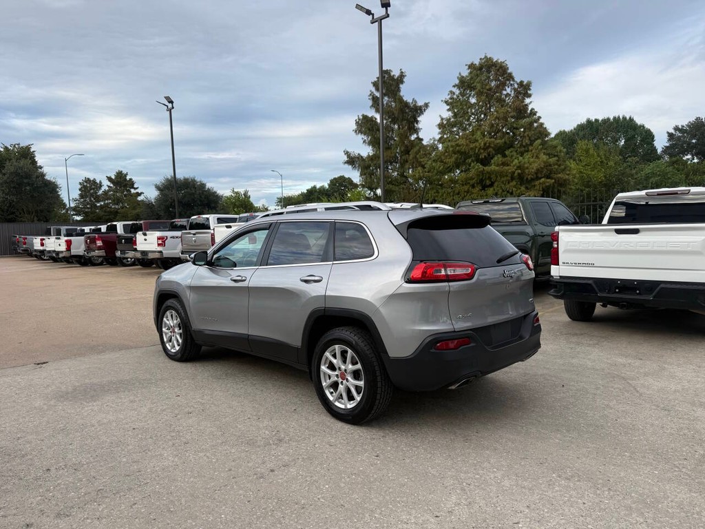 Jeep Cherokee Vehicle Full-screen Gallery Image 04
