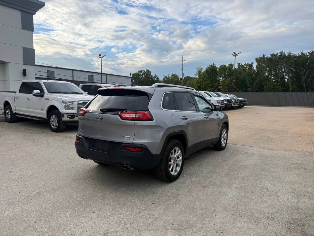 Jeep Cherokee Vehicle Full-screen Gallery Image 05