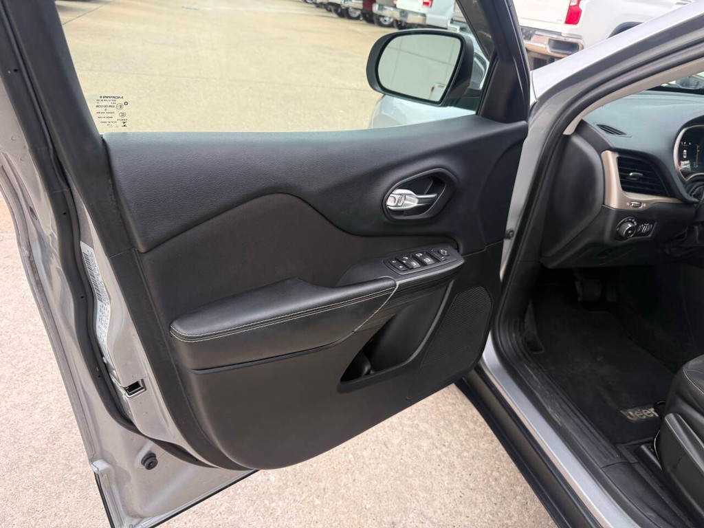 Jeep Cherokee Vehicle Full-screen Gallery Image 08