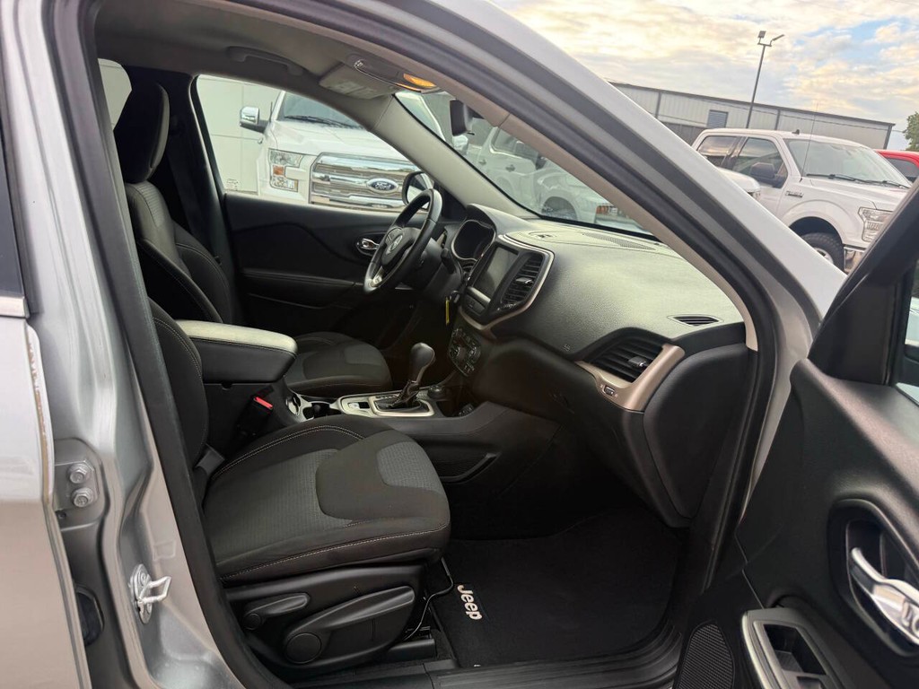 Jeep Cherokee Vehicle Full-screen Gallery Image 10