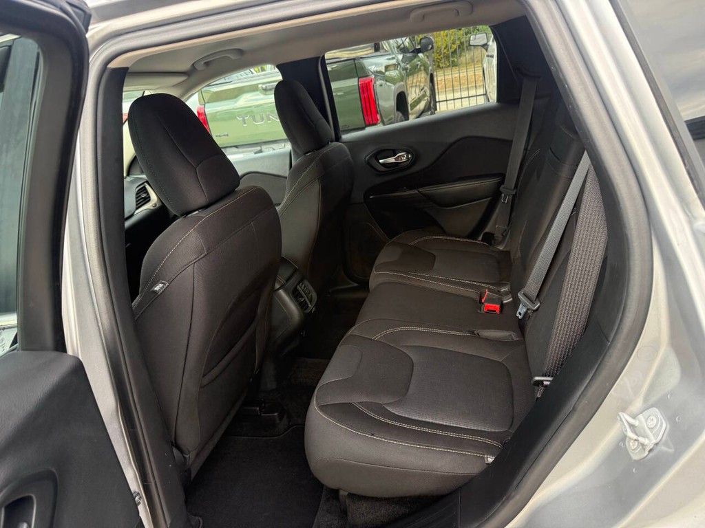 Jeep Cherokee Vehicle Full-screen Gallery Image 13