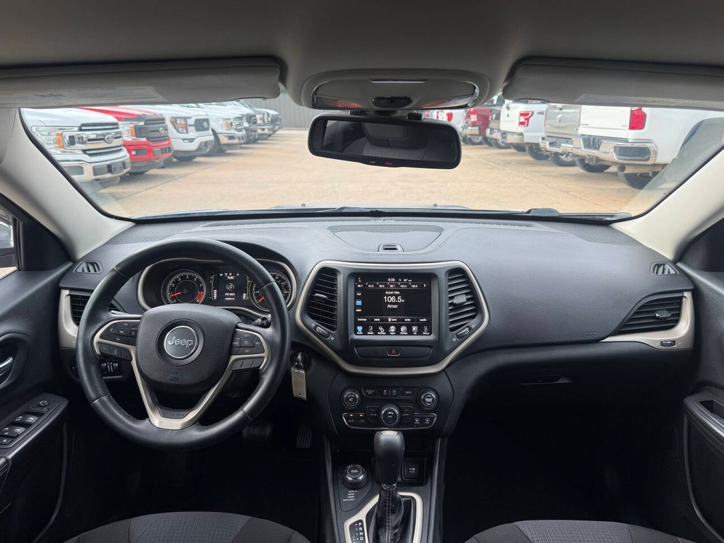 Jeep Cherokee Vehicle Full-screen Gallery Image 17