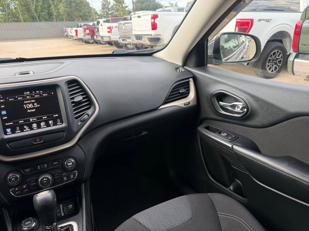 Jeep Cherokee Vehicle Full-screen Gallery Image 20