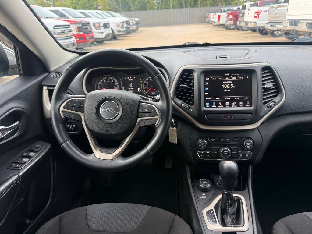 Jeep Cherokee Vehicle Full-screen Gallery Image 21